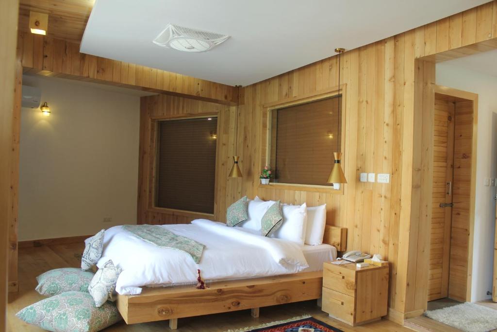 Deluxe Room (with Semi Private Terrace)