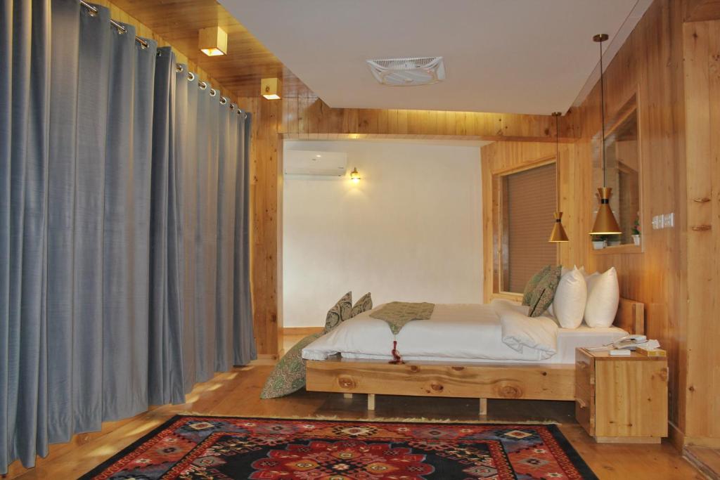 Panoramic Room (with Private Balcony )