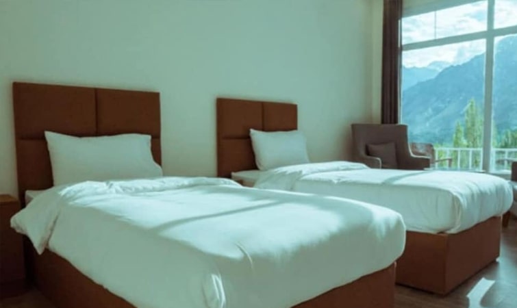 Standard Deluxe Triple Room (Market View)