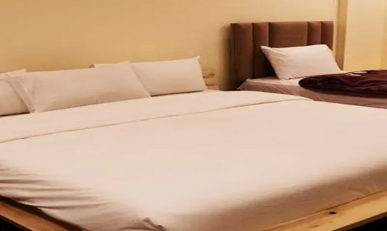 3 Bedroom Apartment + Lounge