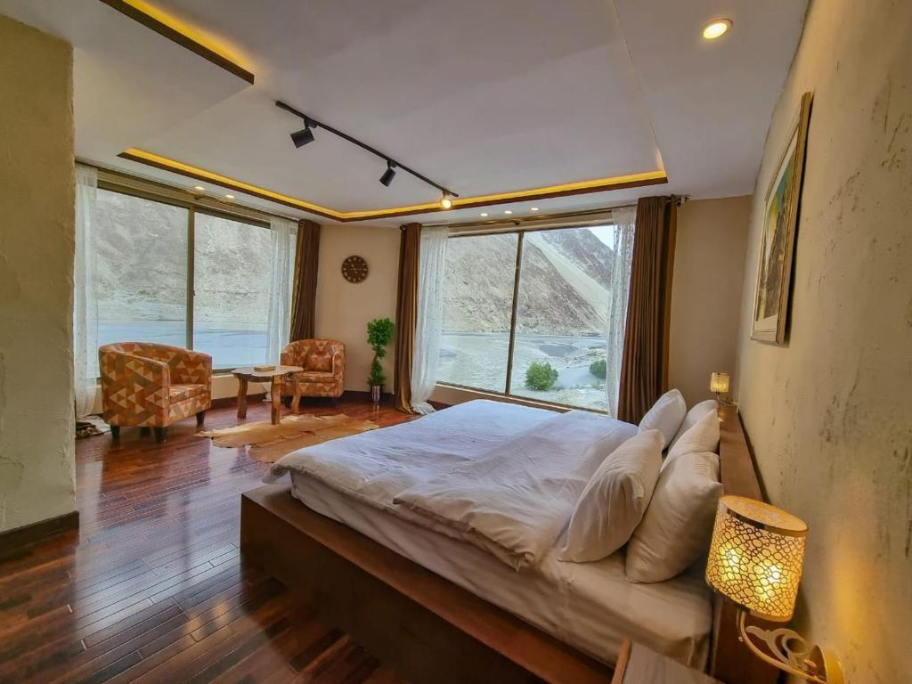 Riverside Room