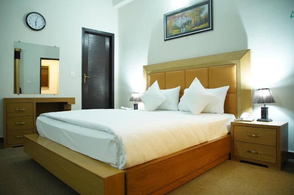 Stranded Single Room 