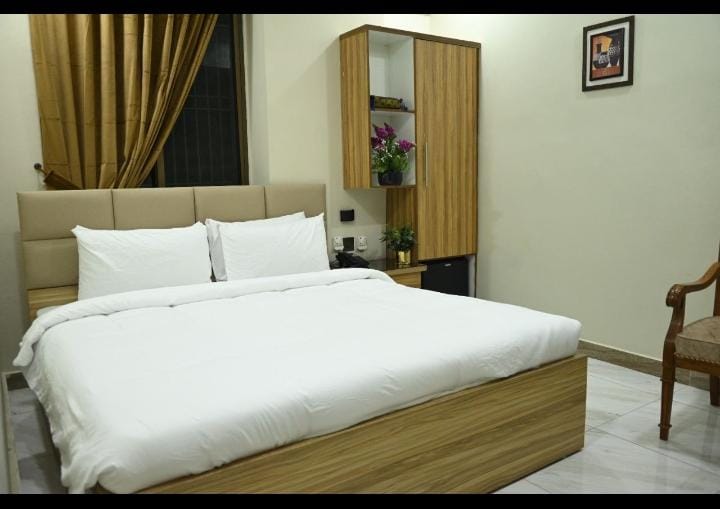 Pearl King Room