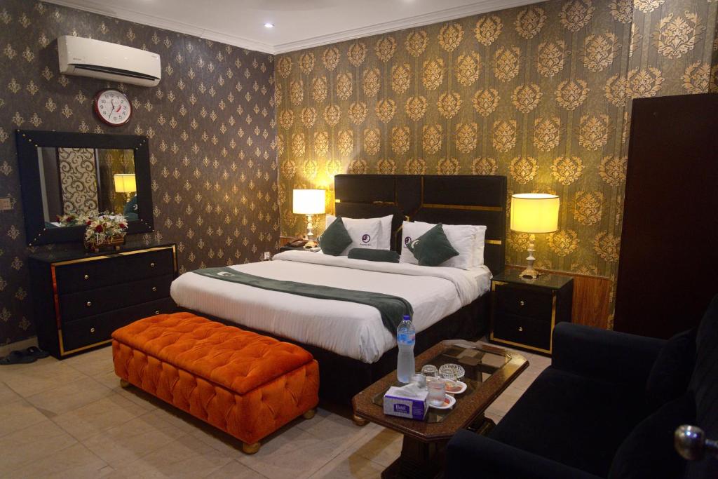 Executive Room