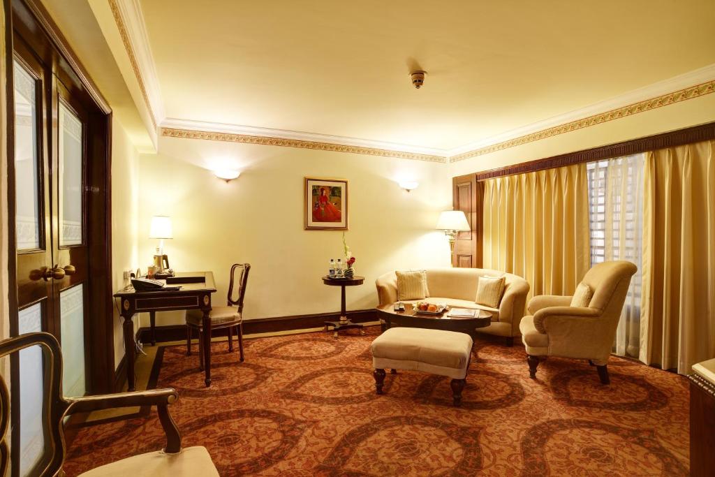 Deluxe Suite (Atrium Wing)