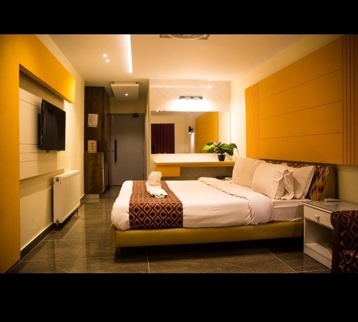 Signature Quad Room