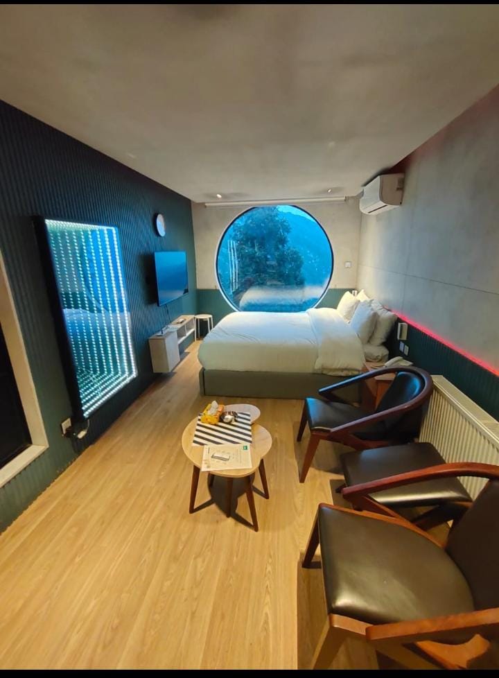Suite With Upper Deck