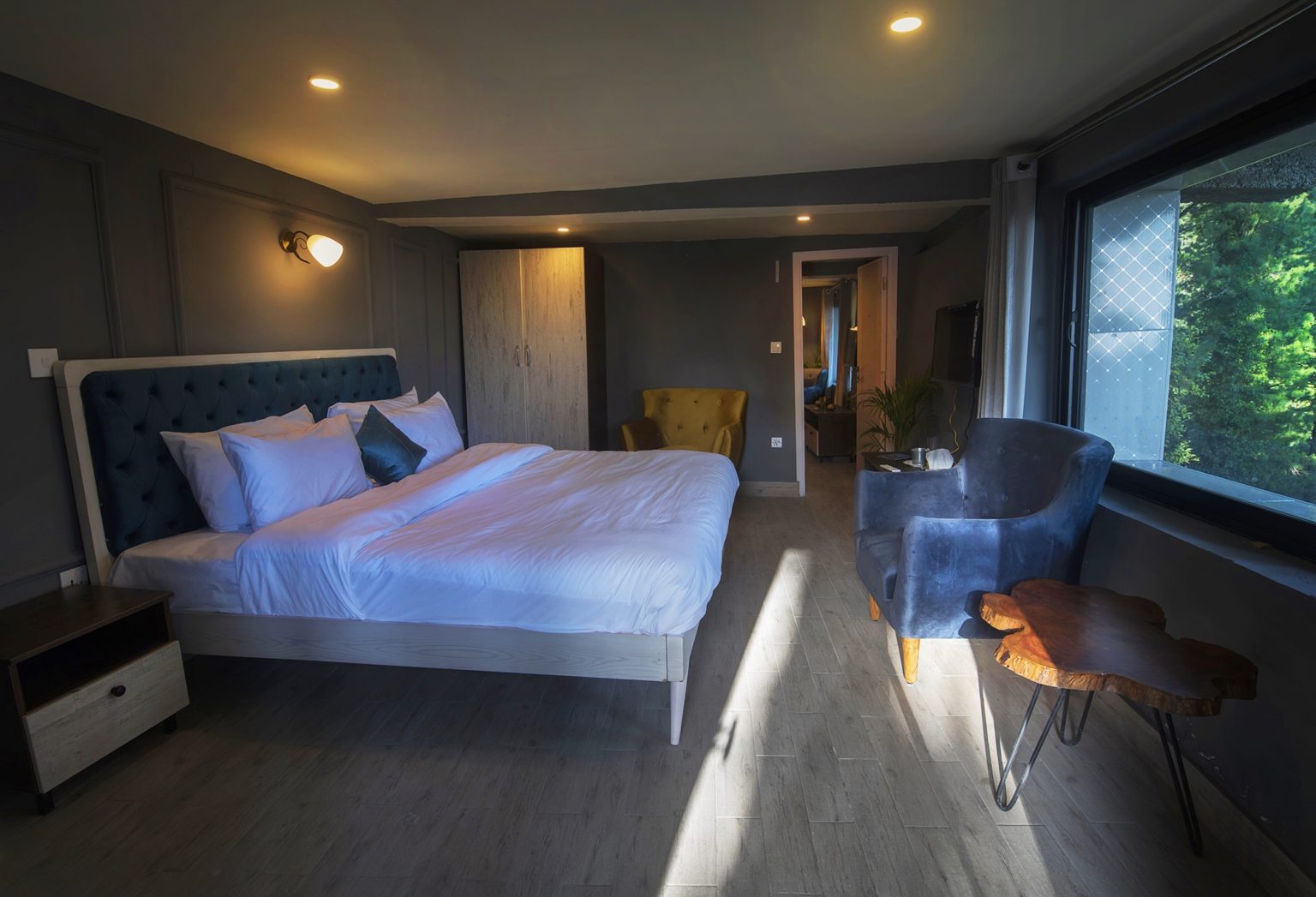 Twin Deluxe Suite Room