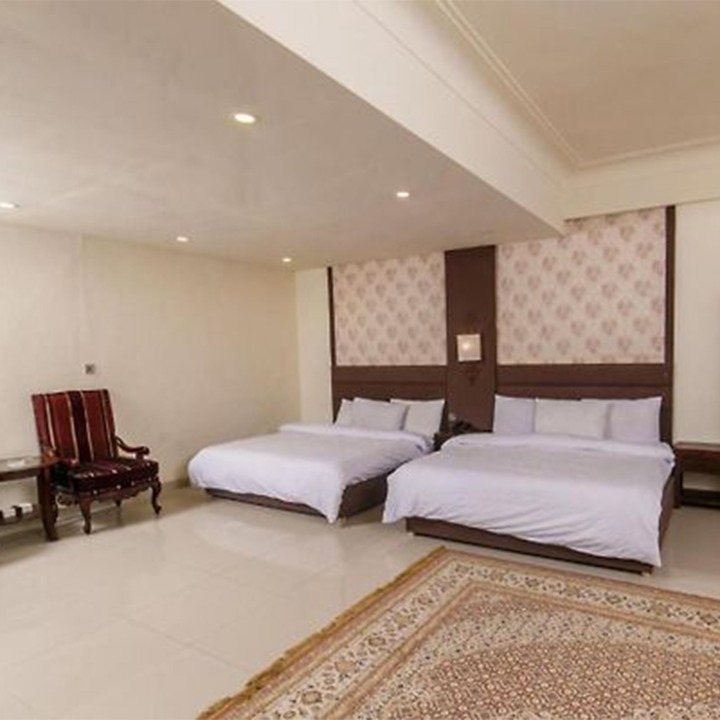 Deluxe Family Room